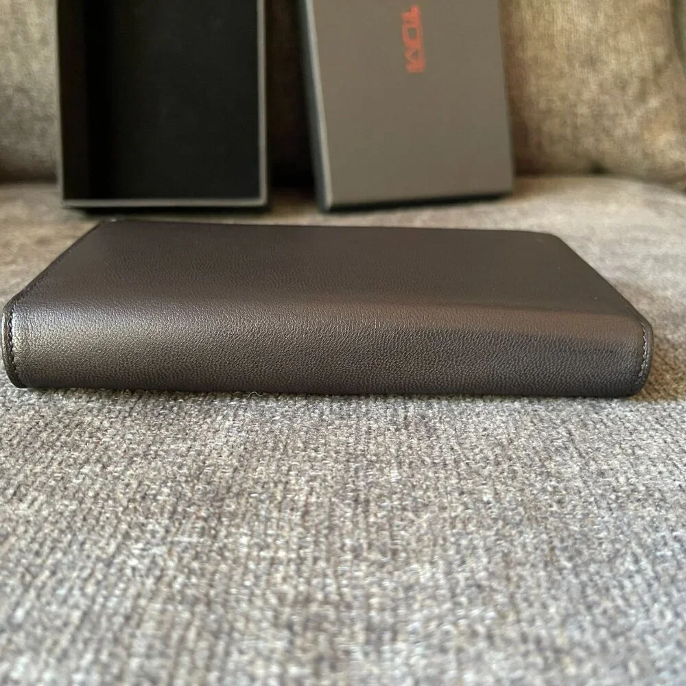 TUMI Men's Leather Phone Wallet NWT